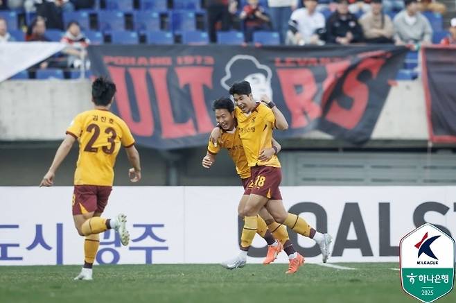 득점 후 기뻐하는 박인혁(사진 오른쪽). 사진=한국프로축구연맹