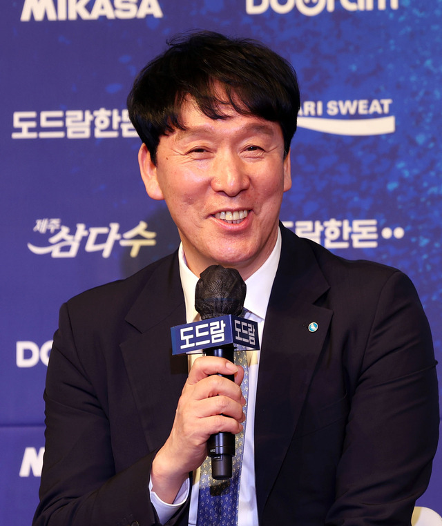 신영철 감독. 뉴시스