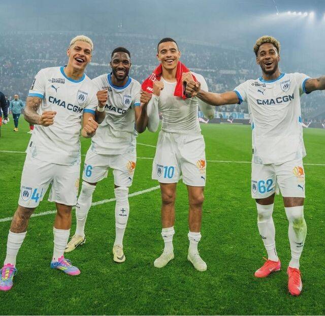 동료들과 승리를 자축하는 그린우드./소셜미디어