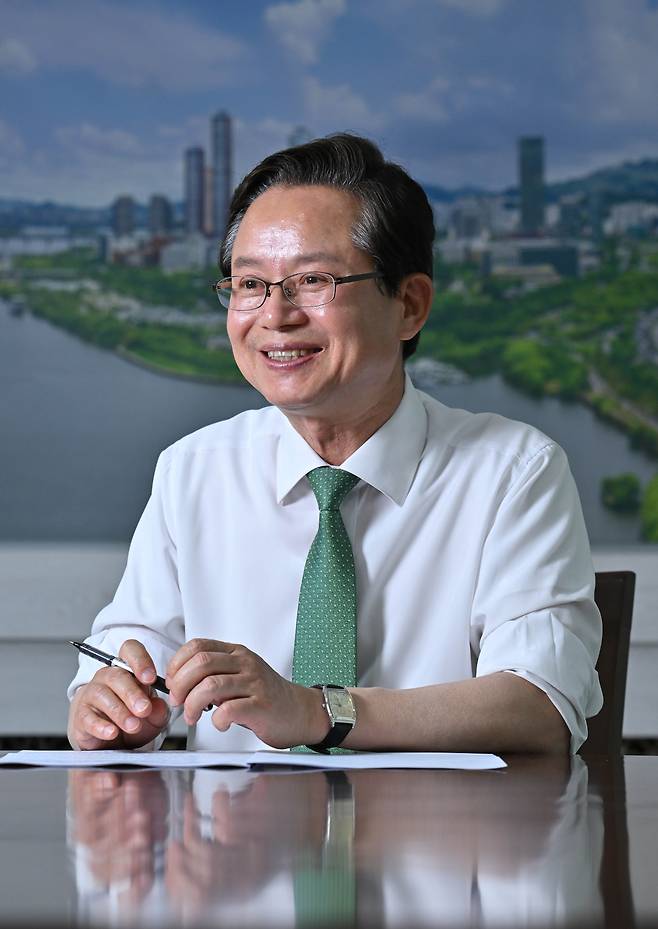 최호권 서울 영등포구청장이 지난 17일 오후 영등포구청 내 집무실에서 헤럴드경제와 인터뷰하고 있다.  임세준 기자