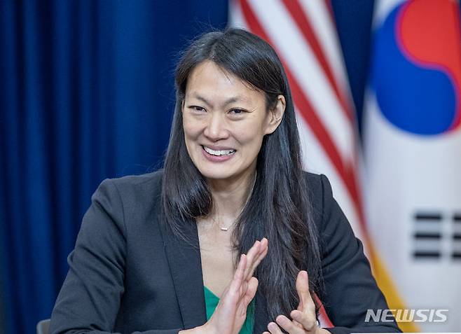 [서울=뉴시스] 사진공동취재단 = 줄리 터너 북한인권특사가 2023년 10월18일 오전 서울 용산구 아메리칸디플로머시하우스에서 언론 간담회를 하고 있다. 2025.04.23.