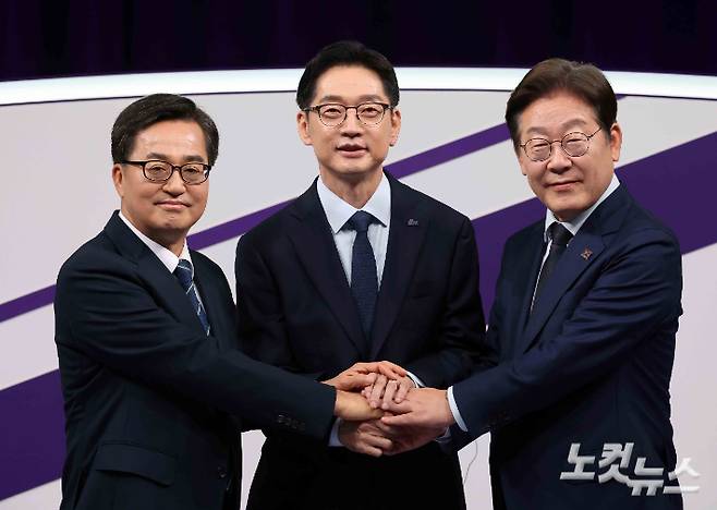민주당 대선 경선 후보인 이재명 전 대표(오른쪽부터), 김경수 전 경남지사, 김동연 경기지사가 지난 18일 TV토론회에 참여했다. 박종민 기자