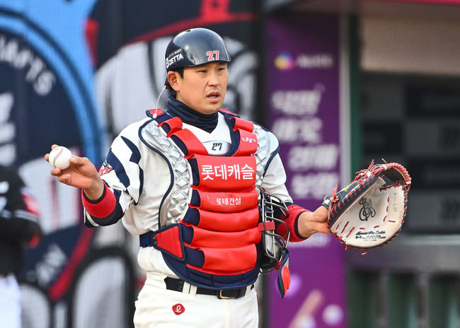 [OSEN=부산, 이석우 기자] 롯데 자이언츠 유강남 / foto0307@osen.co.kr