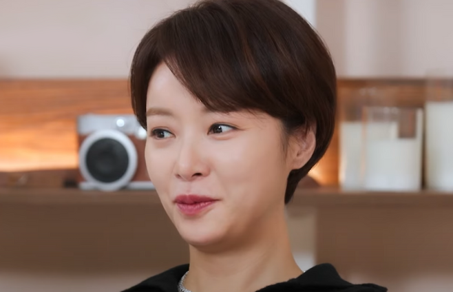 배우 황정음. SBS Plus '솔로라서' 방송화면 캡처.