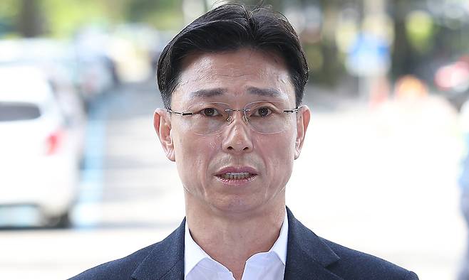 임성근 전 해병대 1사단장이 해병대 채모 상병 순직사건 외압 의혹의 수사 포렌식 참관을 위해 23일 경기도 과천 고위공직자범죄수사처(공수처)로 들어서며 입장문을 읽고 있다. 연합뉴스