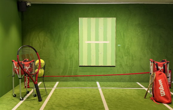 워너 브롱크호스트 개인전 ‘온 세상이 캔버스’가 열린 서울 통의동 그라운드시소 서촌 2층층 공간에는 골프장, 테니스장, 스키장 등 스포츠 공간을 유쾌하게 풀어낸 작품들을 전시했다.