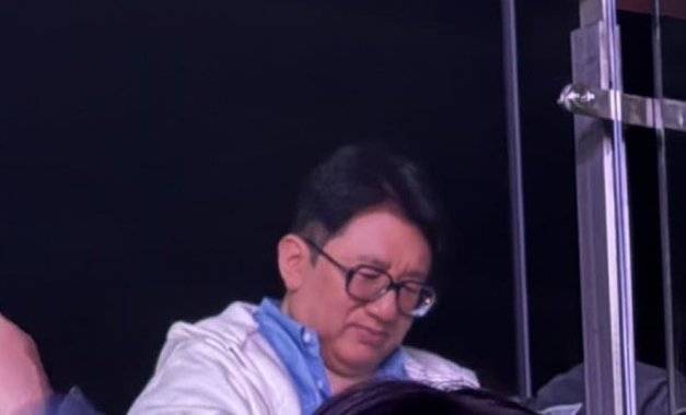 방시혁 하이브 의장이 그룹 르세라핌 콘서트를 관람하며 ‘남몰래 눈물을 흘렸다’라는 이른바 ‘유열(幽咽) 설’로 화제의 중심에 섰다. 사진|X 캡처