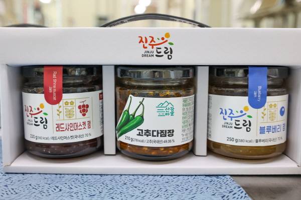 진주시 농산물종합가공센터에서 생산된 가공제품. / 진주시