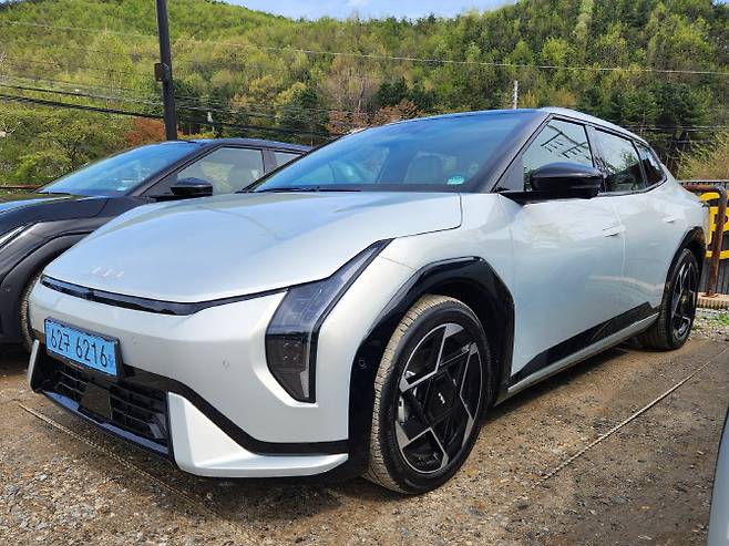 기아 EV4 전측면. (사진=이데일리 이다원 기자)