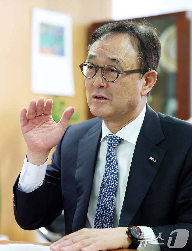 송치영 소상공인연합회장이 15일 서울 영등포구 소상공인연합회에서 뉴스1과 인터뷰를 하고 있다. 2025.4.15/뉴스1 ⓒ News1 오대일 기자