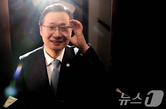 윤영빈 우주항공청장이 22일 서울 영등포구의 한 공유오피스에서 뉴스1과 인터뷰를 하고 있다. 2025.4.22/뉴스1 ⓒ News1 이동해 기자