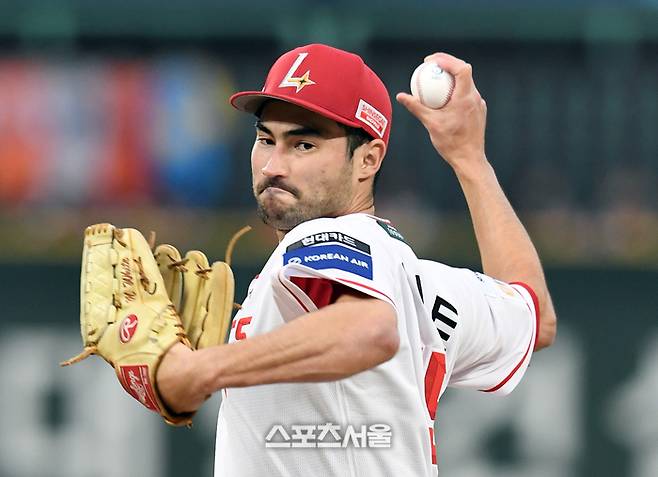 SSG 화이트가 다음 경기 더 나은 투구를 준비한다. 문학 | 박진업 기자 upandup@sportsseoul.com