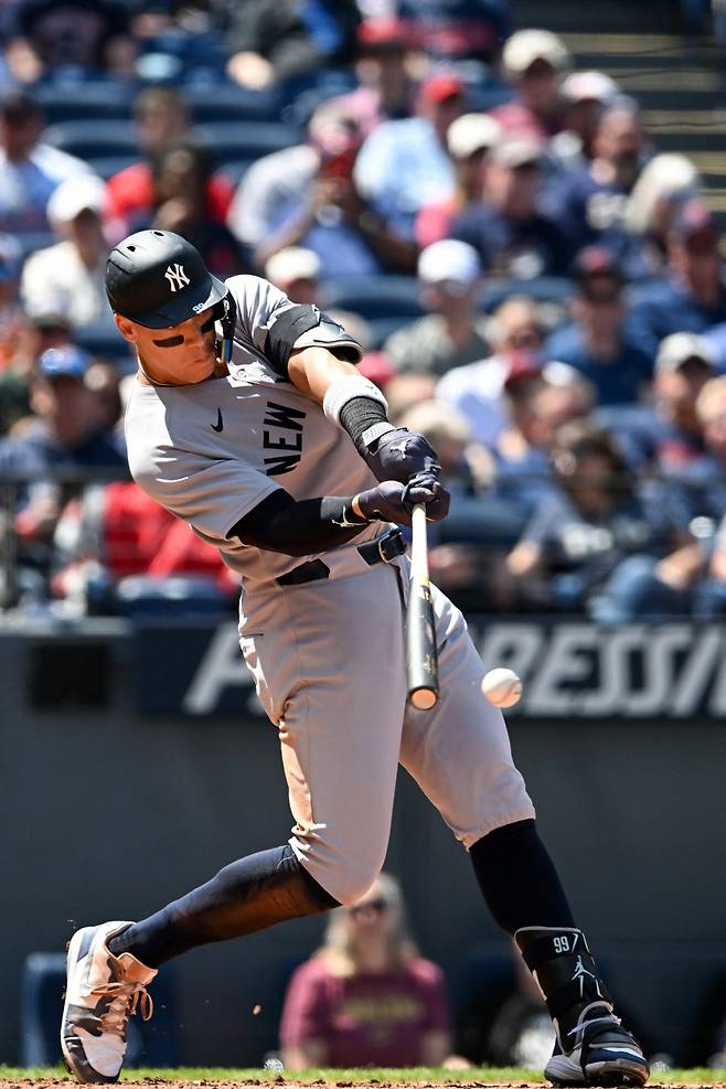 애런 저지가 2회초 안타를 날리고 있다. AFP연합뉴스