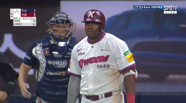 김유성을 노려보는 푸이그. ⓒSPOTV 중계화면 캡처