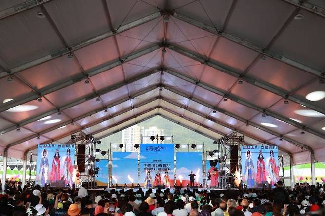 작년 4월26일 열린 제57회 단종문화제 개막식 모습. 사진=영월군청 제공