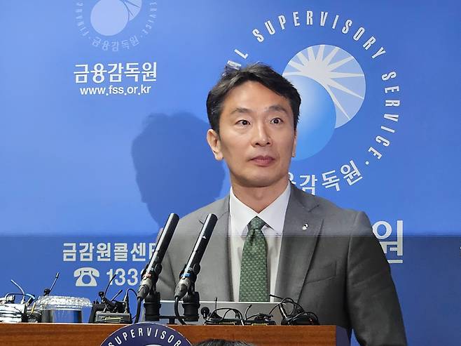 이복현 금융감독원 원장이 24일 '자본시장 현안 관련 브리핑'에서 발언 중이다./이병철 기자
