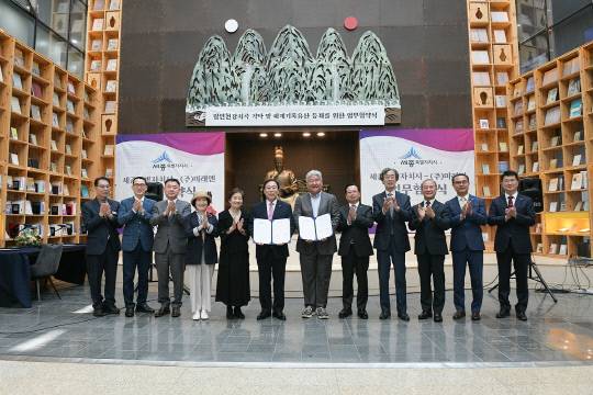 세종시는 24일 세종시청 책 문화센터에서 미래엔과 박물관·한글문화도시 완성을 위한 업무협약을 체결했다. 세종시 제공