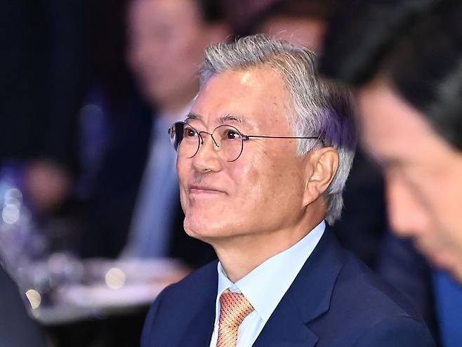 문재인 전 대통령이 지난해 10월 4일 경기도 수원시 영통구 수원컨벤션센터에서 열린 10·4 남북정상선언 17주년 기념식에 참석해 있다. ⓒ뉴시스