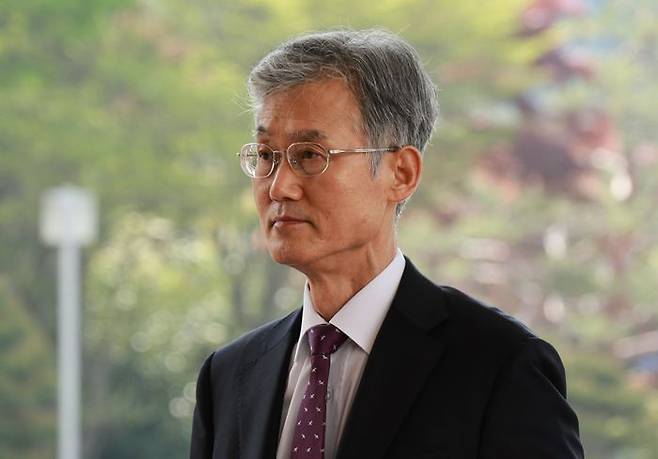 조희대 대법원장이 24일 서울 서초구 대법원으로 출근하고 있다. ⓒ연합뉴스