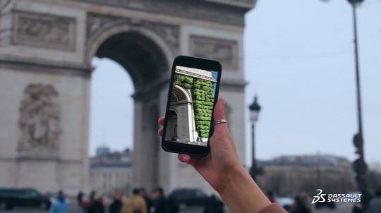다쏘시스템이 프랑스 파리 시내 주요 장소 대상으로 '에너지 익스피리언스'를 통한 AR 체험을 시연하고 있다. 다쏘시스템 제공