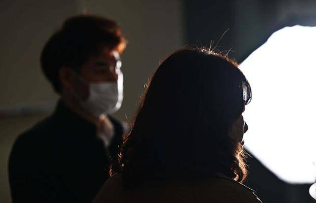 지난달 26일 서울 구로구의 한 공유형 사무실에서 일본군 '위안부' 강일출 할머니의 가족들이 본보 인터뷰에 응하고 있다. 최주연 기자