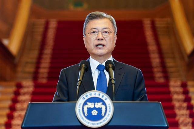 문재인 대통령이 2022년 5월 9일 오전 청와대 본관에서 임기 내 소회와 대국민 메시지를 담은 퇴임연설을 하고 있다. 연합뉴스