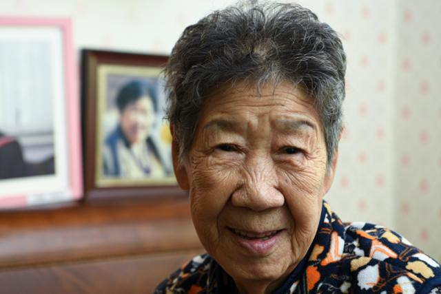 2019년 1월 경기 광주시 소재의 위안부 피해자 쉼터인 나눔의 집에 거주하던 강일출 할머니. 당시 91세였다. 현재는 치매 증상이 심해져 요양병원에서 생활하고 있다. 한국일보 자료사진