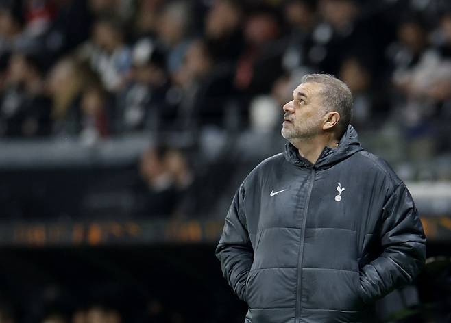 <yonhap photo-0676=""> Soccer Football - Europa League - Quarter Final - Second Leg - Eintracht Frankfurt v Tottenham Hotspur - Deutsche Bank Park, Frankfurt, Germany - April 17, 2025 Tottenham Hotspur manager Ange Postecoglou Action Images via Reuters/Peter Cziborra/2025-04-18 04:49:06/ <저작권자 ⓒ 1980-2025 ㈜연합뉴스. 무단 전재 재배포 금지, AI 학습 및 활용 금지></yonhap>