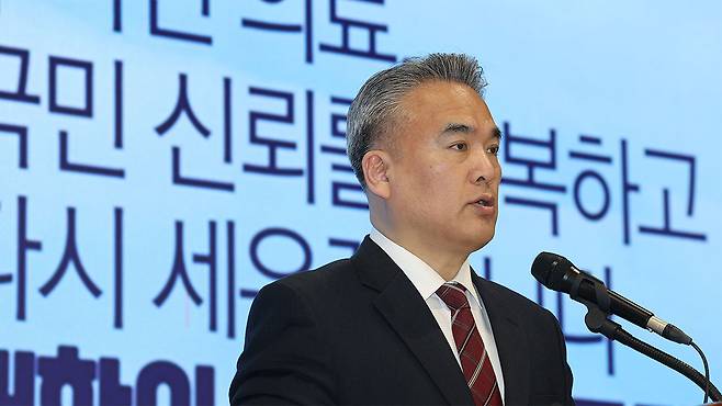 언론 브리핑 나선 김성근 의협 대변인 2025.4.17