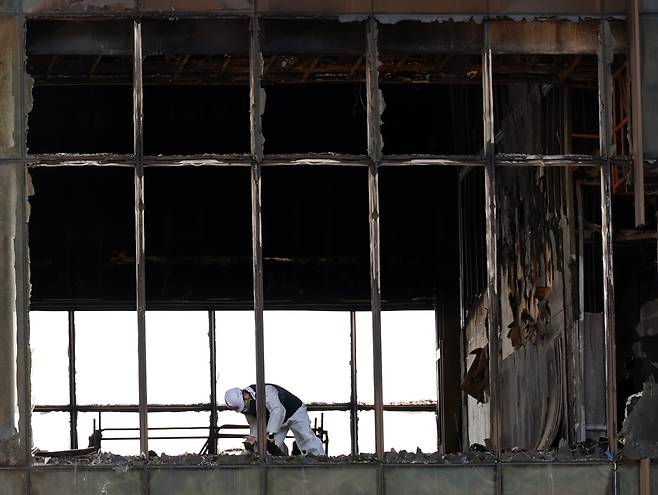 지난 2월14일 화재로 6명이 숨진 ‘반얀트리 해운대 부산’ 공사장. 연합뉴스