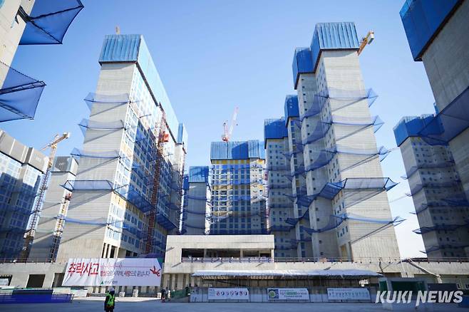 서울 강동구 둔촌주공 아파트 재건축 건설공사 현장. 쿠키뉴스 자료사진