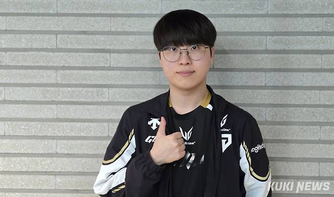 ‘기인’ 김기인이 24일 오후 5시 서울 종로구 롤파크 LCK 아레나에서 열린 ‘2025 LCK’ 정규시즌 1라운드 DN 프릭스와 경기가 끝난 뒤 쿠키뉴스와 만나 인터뷰하고 있다. 김영건 기자