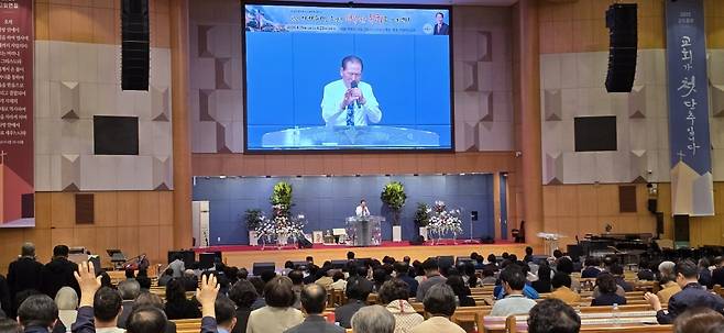 장자권 목회자 세미나가 지난 21일부터 23일까지 대전 한밭제일교회에서 진행되었다. 이영환 원로목사가 강의하고 있다.