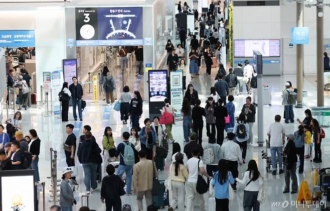 지난 21일 오후 인천국제공항 1터미널 출국장 모습/사진= 뉴스1