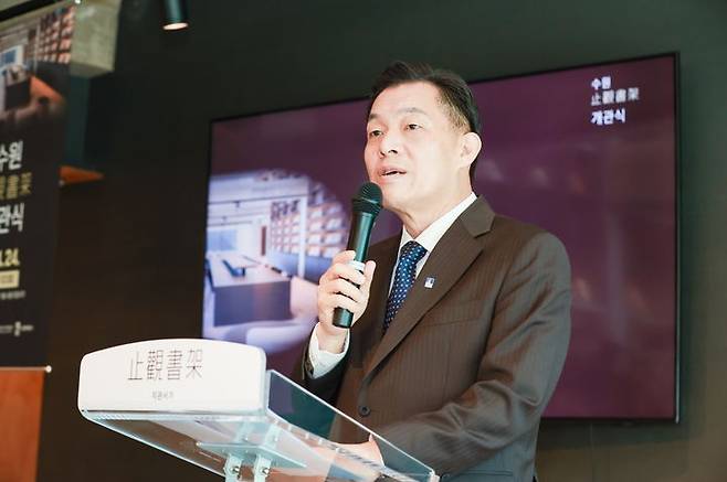 [수원=뉴시스] 이재준 수원시장이 24일 오전 수원시평생학습관에서 열린 '지관서가' 개관식에서 인사말을 하고 있다. (사진=수원시 제공) 2025.04.24. photo@newsis.com *재판매 및 DB 금지