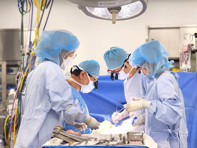 [서울=뉴시스] 인천세종병원에서 심장수술 중인 모습. (사진=인천세종병원 제공) 2025. 4. 21. photo@newsis.com *재판매 및 DB 금지