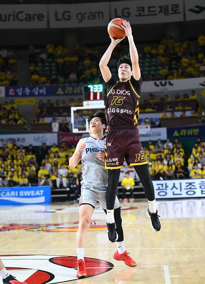 [서울=뉴시스] 프로농구 창원 LG의 정인덕. (사진=KBL 제공)