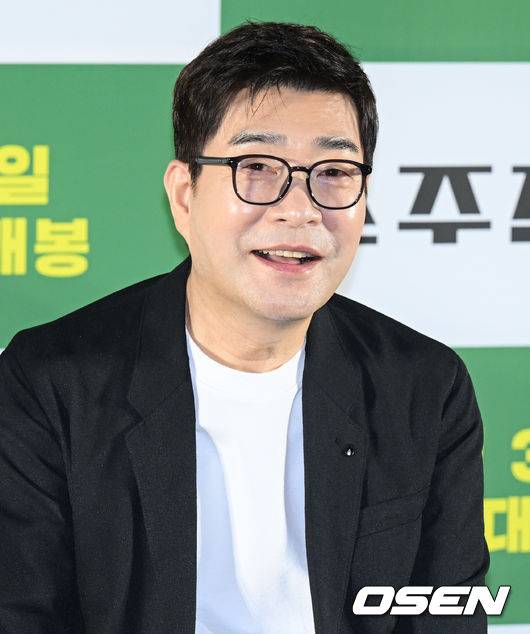 [OSEN=조은정 기자]영화 '소주전쟁' 제작보고회가 24일 서울 강님구 메가박스 코엑스에서 열렸다.