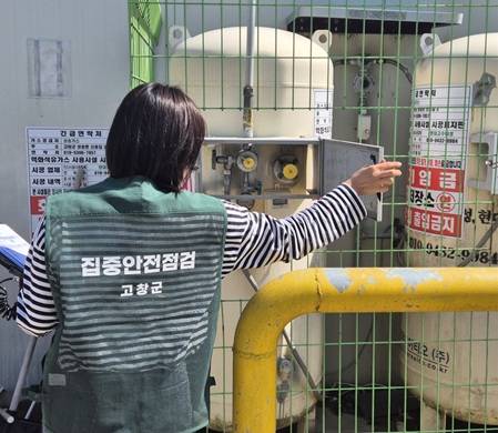 ▲사고위험 시설물 안전 점검ⓒ고창군