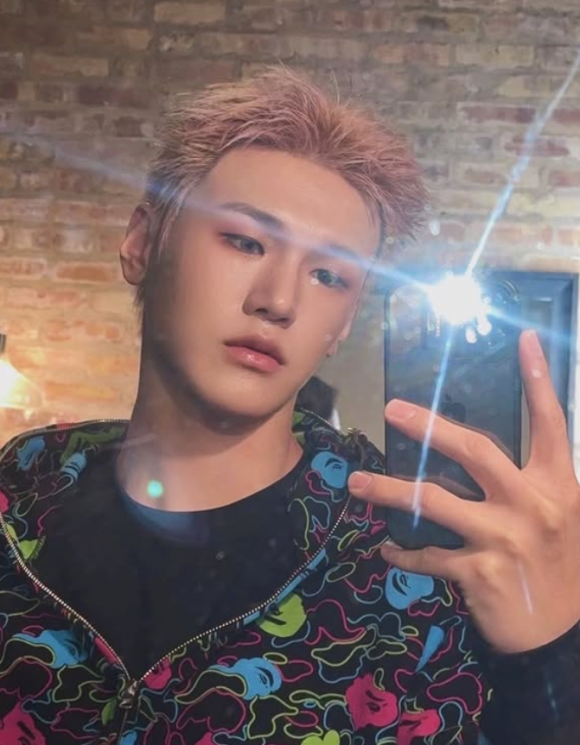 그룹 저스트비 멤버 배인이 K팝 보이그룹 멤버 최초로 성소수자임을 밝혀 관심이 쏠리고 있다. 인스타그램 캡처