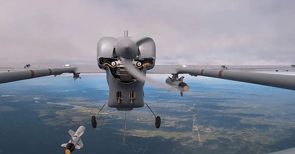 KAB-20 유도 폭탄을 탑재한 러시아의 포르포스트-R 드론. 사진 제공=러시아 국방부