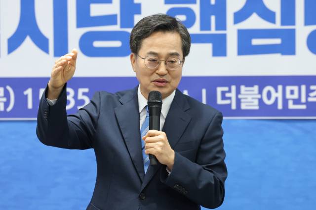 더불어민주당 김동연 대선 경선 후보가 24일 더불어민주당 광주시당에서 열린 당원 간담회에서 발언하고 있다. 연합뉴스