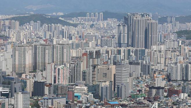 지난 23일 서울 남산에서 바라본 아파트 단지의 모습 ⓒ연합뉴스