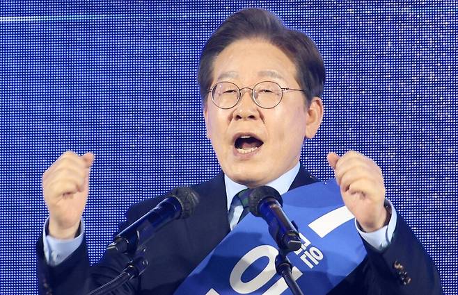 더불어민주당 이재명 대선 경선 후보가 19일 오후 충북 청주체육관에서 열린 '제21대 대통령선거 후보자 선출을 위한 충청권 합동연설회'에서 연설하고 있다. ⓒ연합뉴스