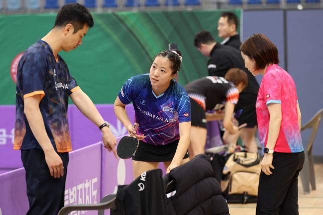 신유빈(가운데). /사진=대한탁구협회 제공