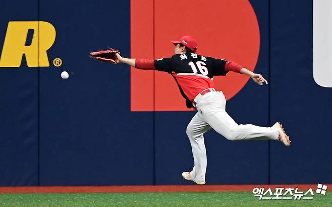 KIA 타이거즈 최원준이 정규시즌 경기에 출전해 수비하고 있다. 엑스포츠뉴스 DB