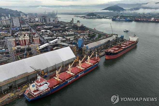 브라질의 산토스항에 선적된 수출용 대두  [로이터 연합뉴스 자료사진. 재판매 및 DB금지]