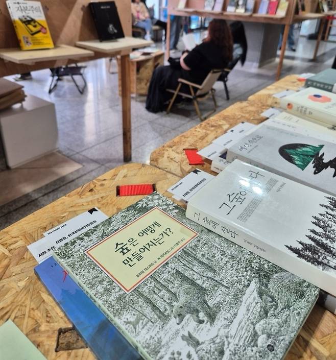 세계 책의 날 행사에 전시된 산림문학 100선 선정 도서 [산림청 제공. 재판매 및 DB 금지]