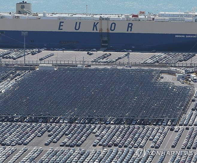 '수출 대기 중'  지난 4월 2일 현대자동차 울산공장 수출선적부두 전경 [연합뉴스 자료사진]