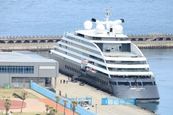 25일 제주항에 초호화 탐험 크루즈인 씨닉 이클립스Ⅱ호가 입항했다. 연합뉴스